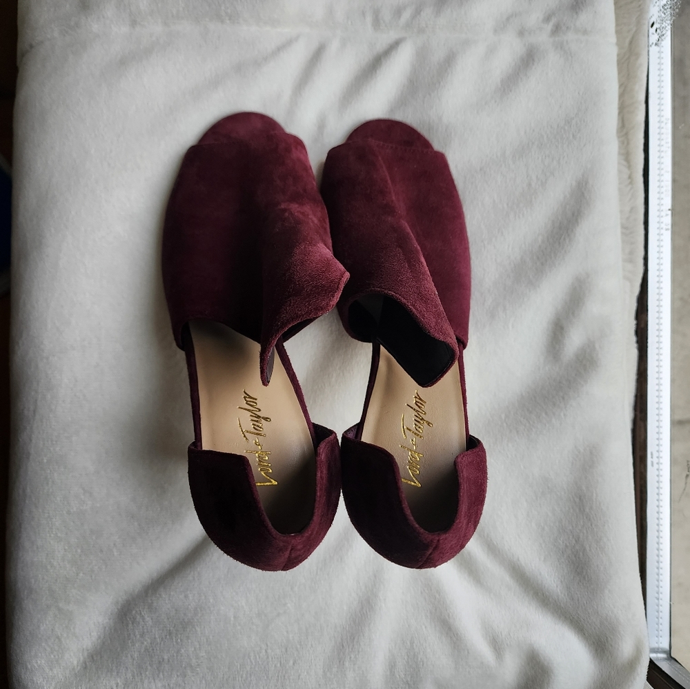 Lord & Taylor  Suede Peep Toe Dark Red Heels Sandals. Size 7.5